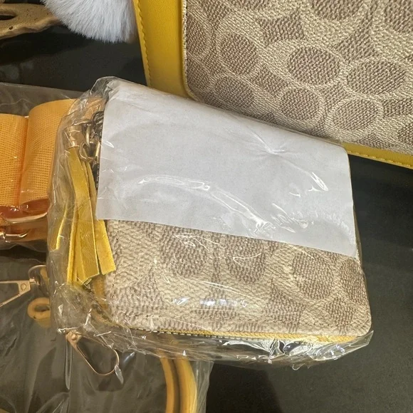 Chic Yellow Canvas Shoulder/Cross Body with Gold Hardware & Bonus Straps BNWT - Picture 12 of 17